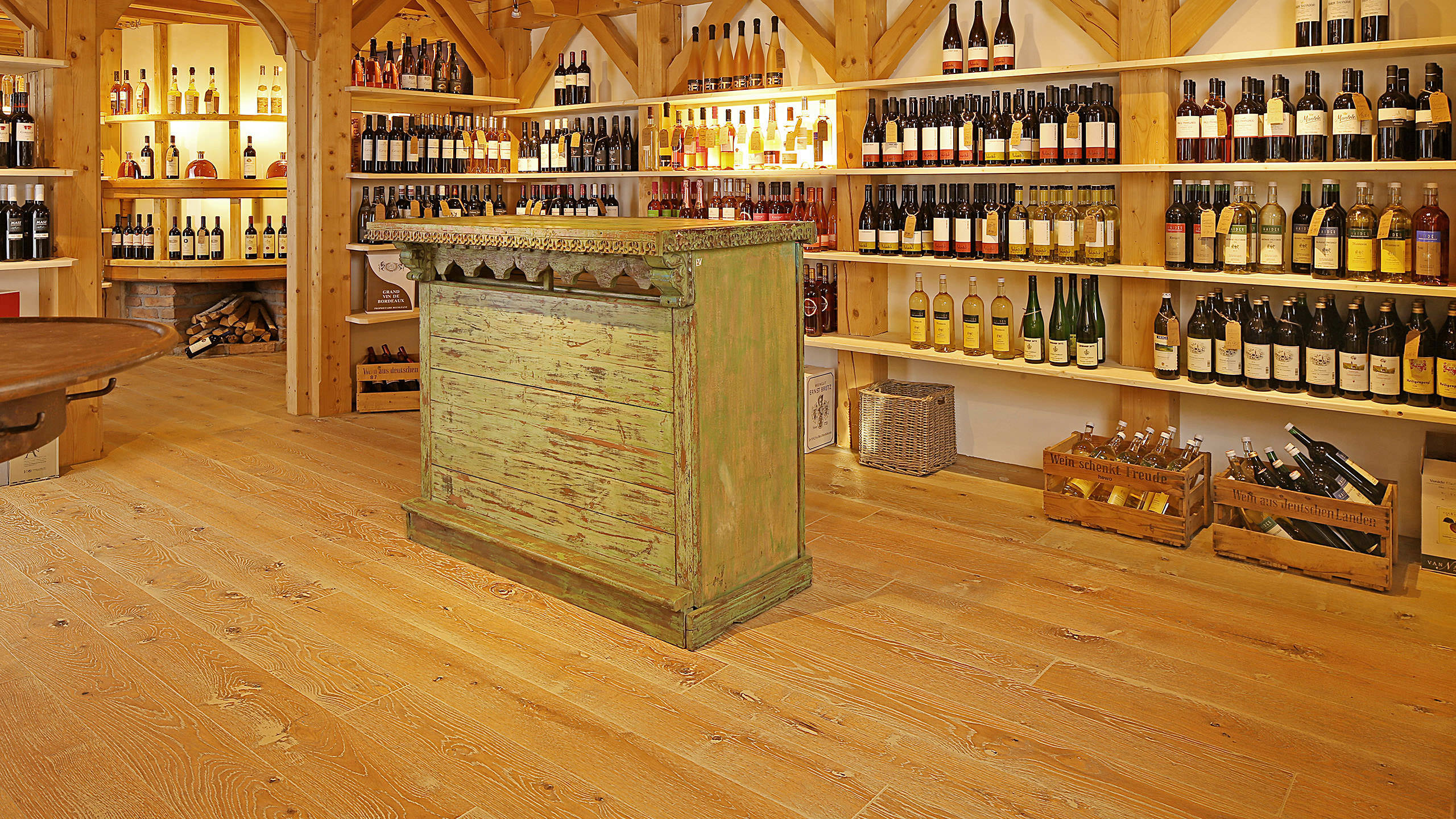 Old charm in brilliant new look - Traditional wine shop Wein & Co. is the ultimate experience Rothbucher's Da Vinci on HARO Parquet