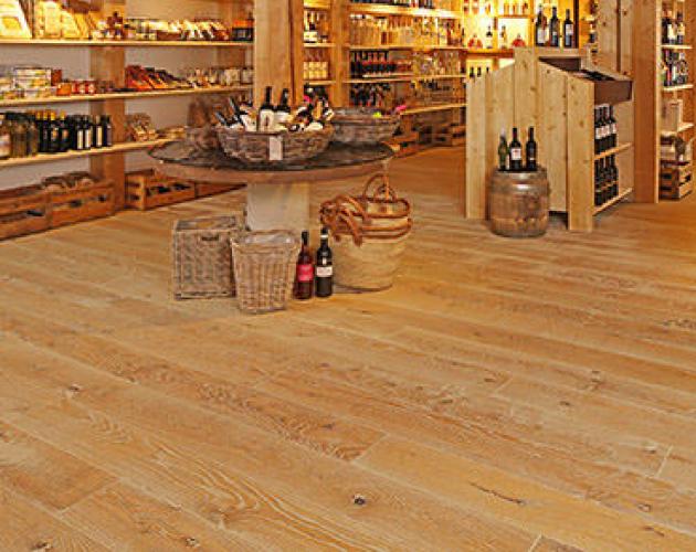 Old charm in brilliant new look - Traditional wine shop Wein & Co. is the ultimate experience Rothbucher's Da Vinci on HARO Parquet